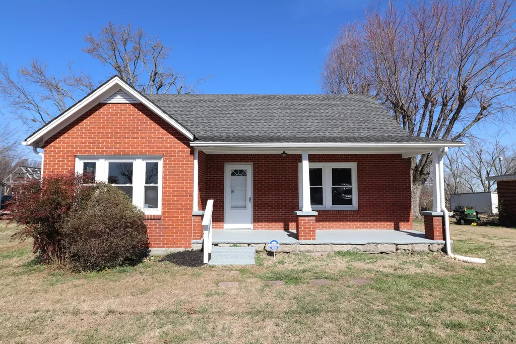 400 Meador Drive Lafayette TN 37083