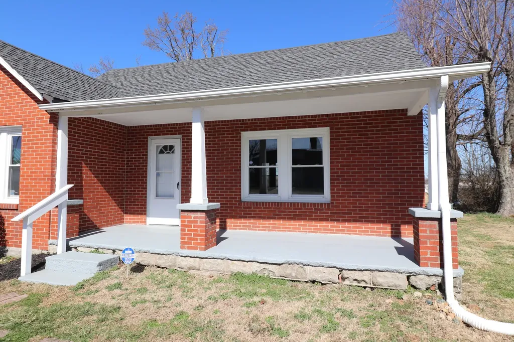 400 Meador Drive Lafayette TN 37083