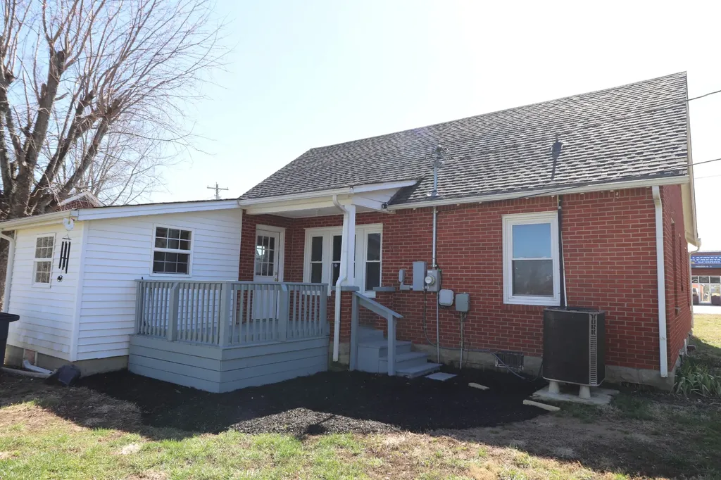400 Meador Drive Lafayette TN 37083