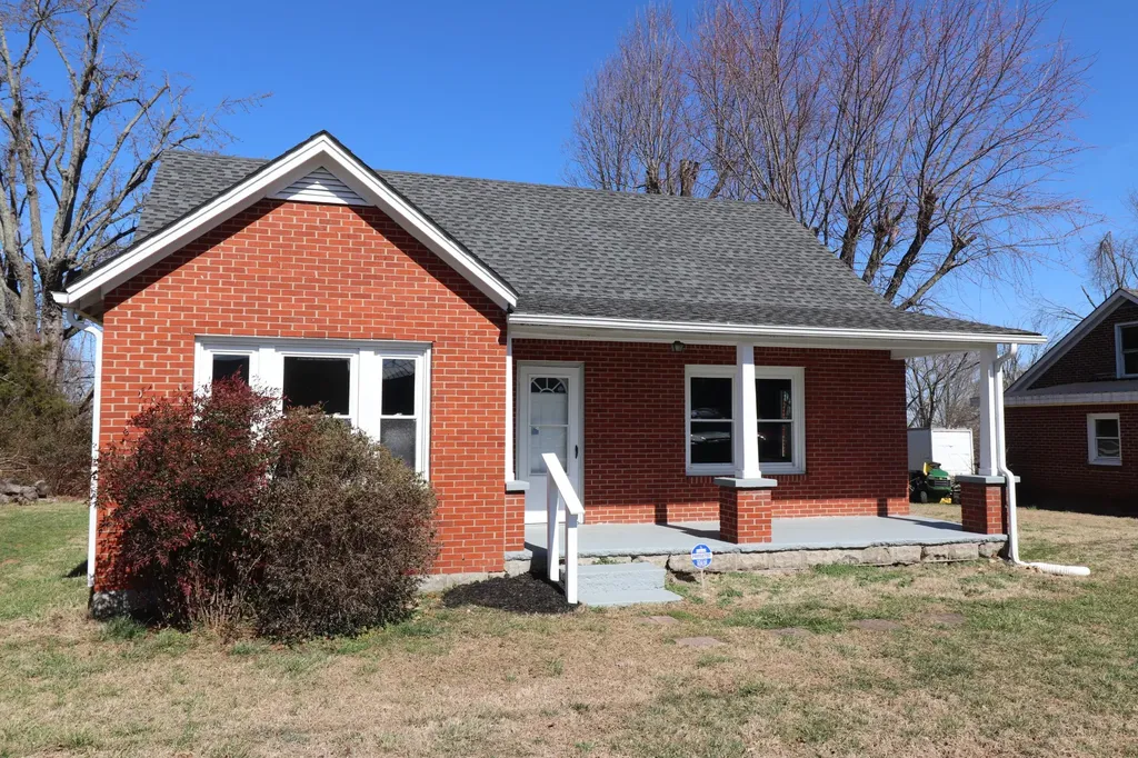 400 Meador Drive Lafayette TN 37083