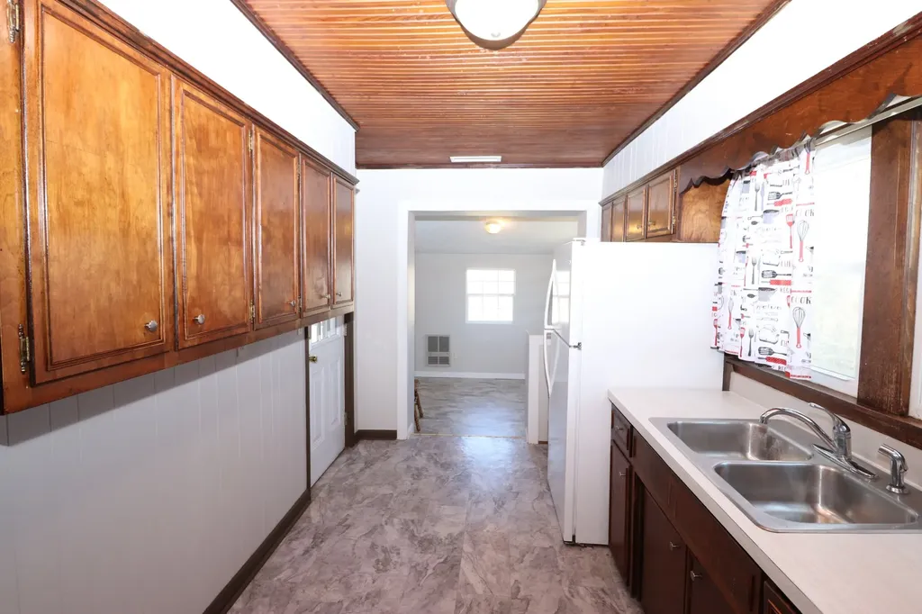 400 Meador Drive Lafayette TN 37083