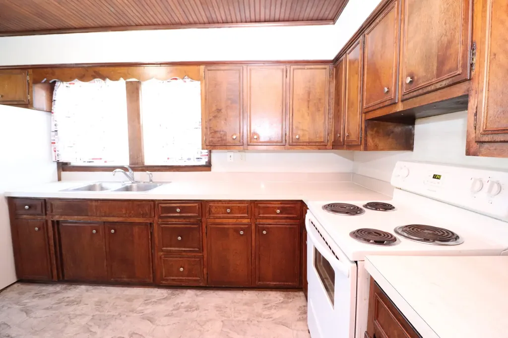 400 Meador Drive Lafayette TN 37083