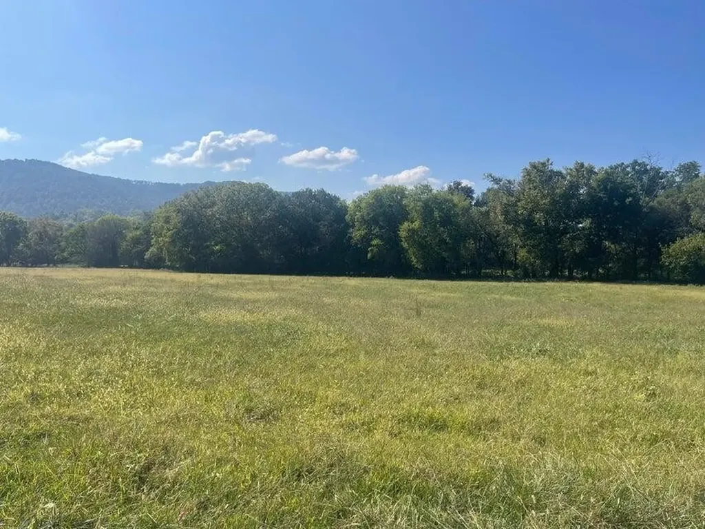 12 Upper East Valley Pikeville TN 37367