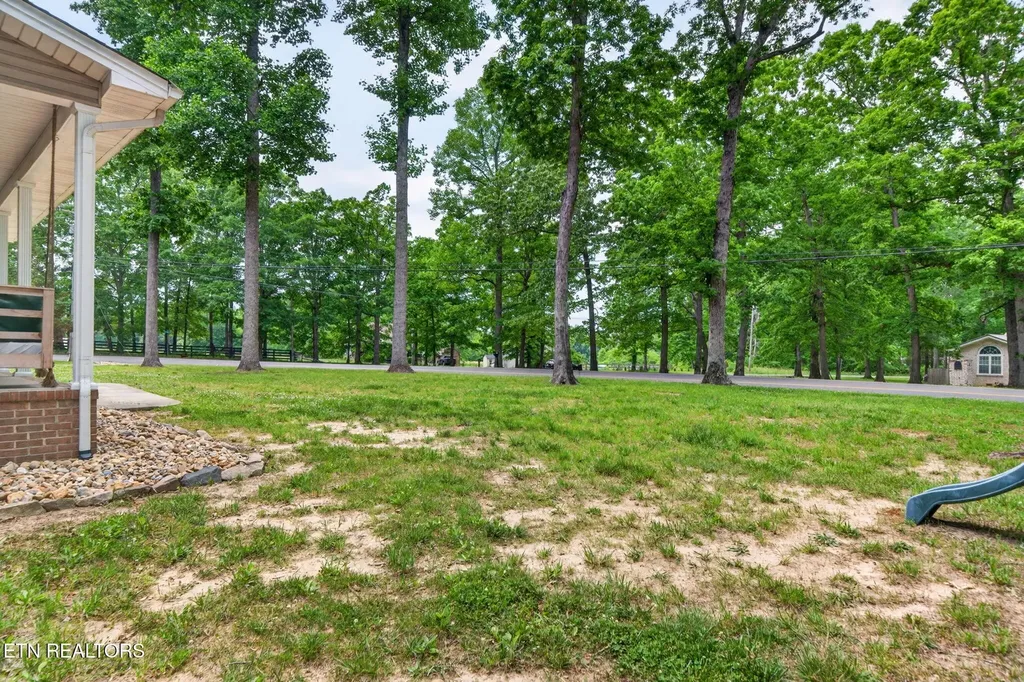 1945 W Creston Road Crossville TN 38571