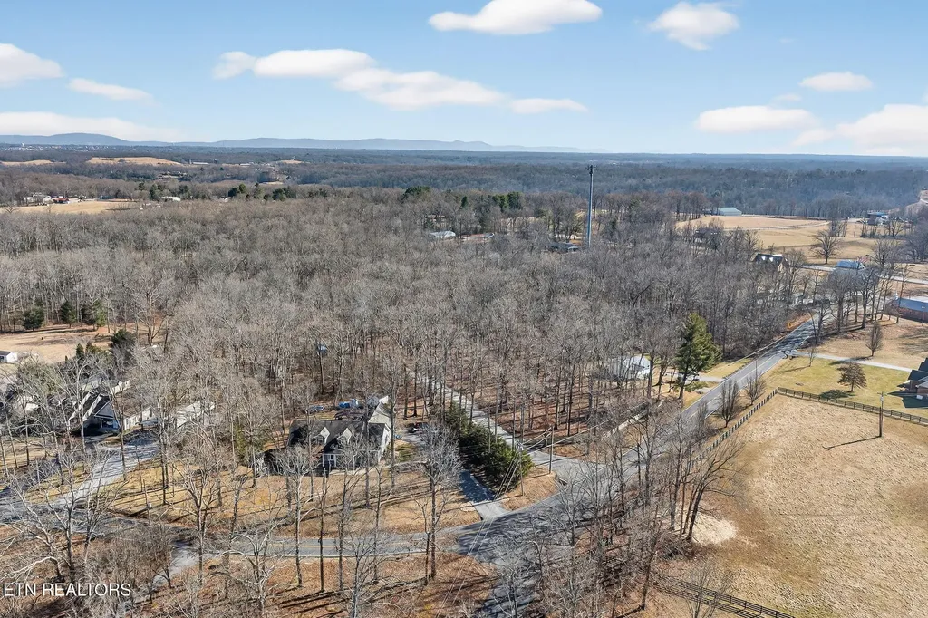 1945 W Creston Road Crossville TN 38571