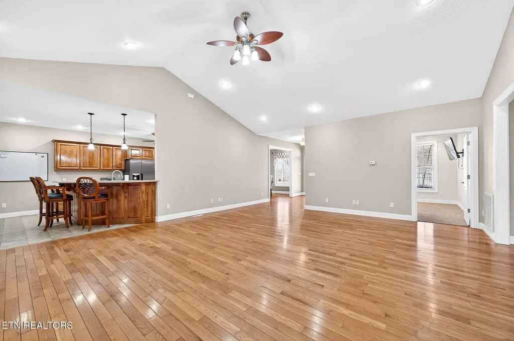 1945 W Creston Road Crossville TN 38571