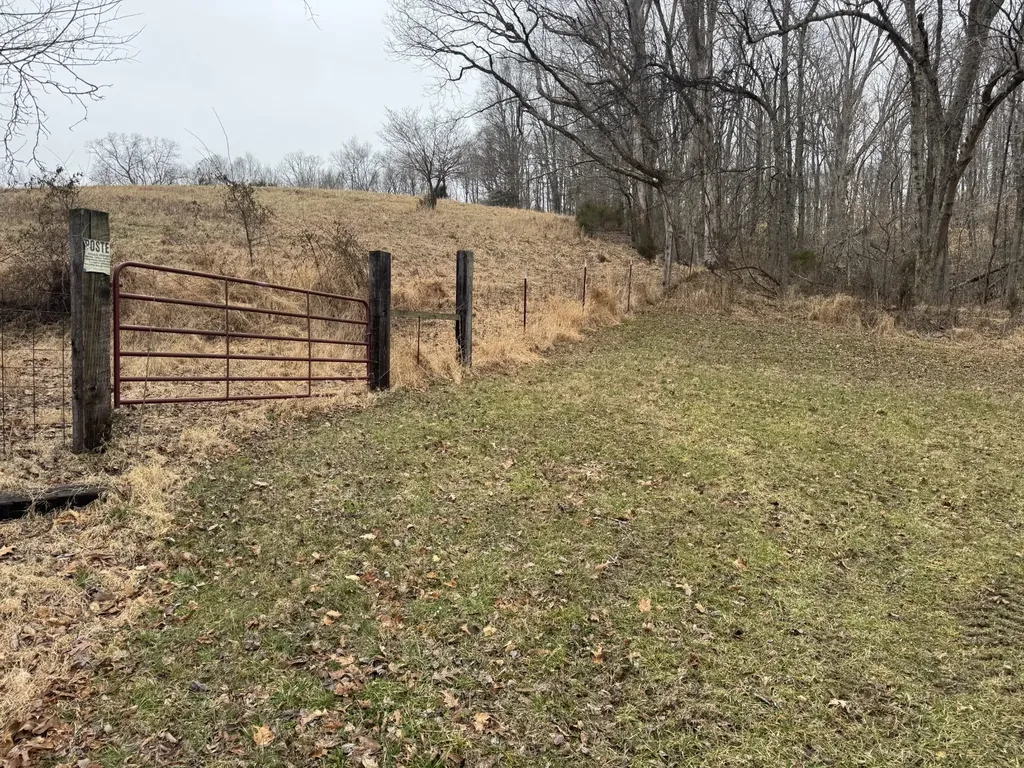 2250 Indian Creek Road Mc Ewen TN 37101