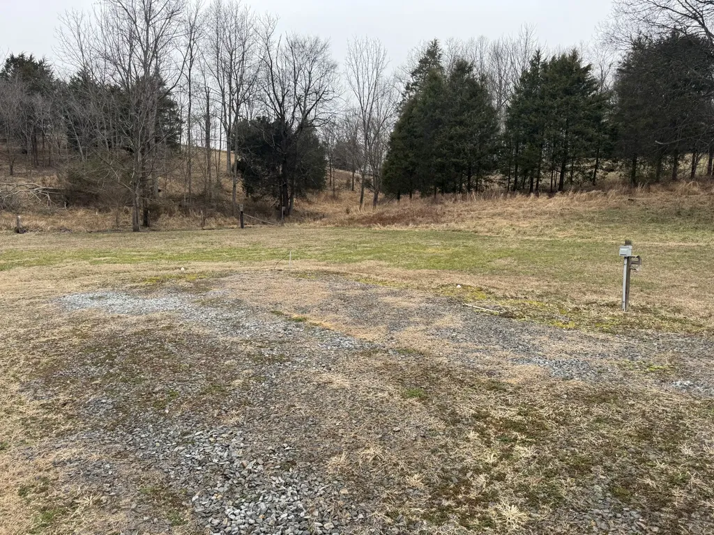 2250 Indian Creek Road Mc Ewen TN 37101