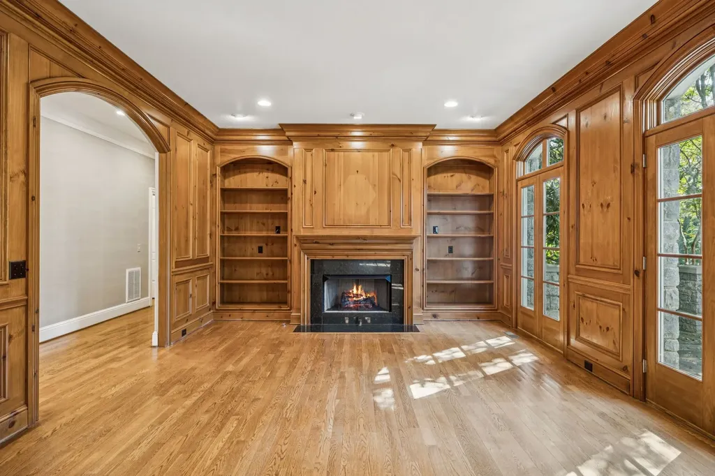 1810 Tyne Boulevard Nashville TN 37215