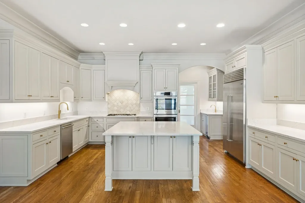 1810 Tyne Boulevard Nashville TN 37215