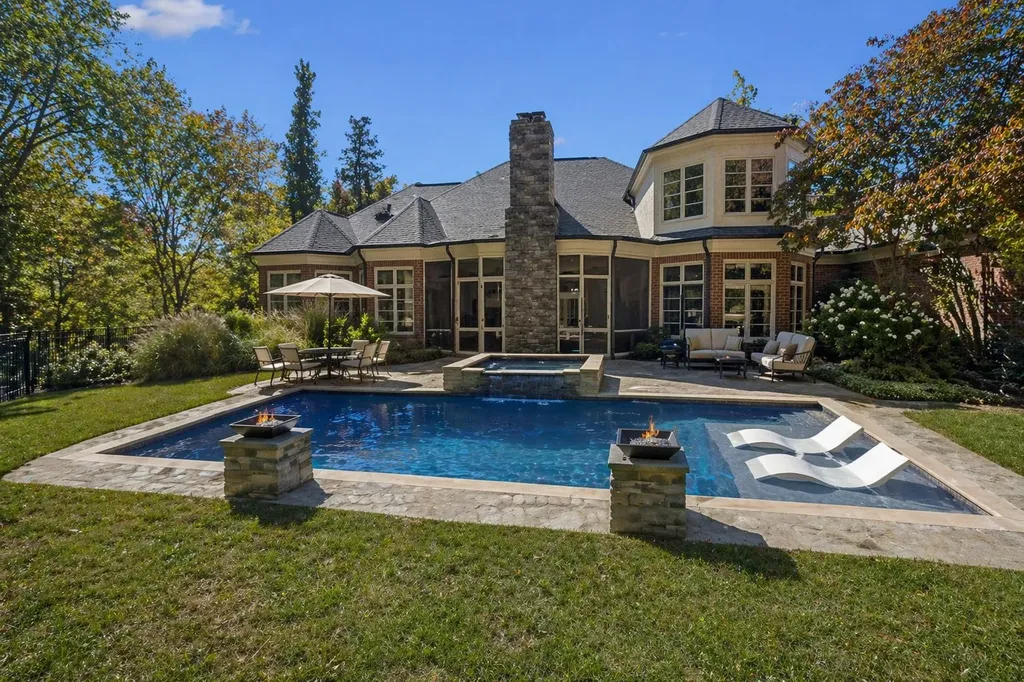 1810 Tyne Boulevard Nashville TN 37215