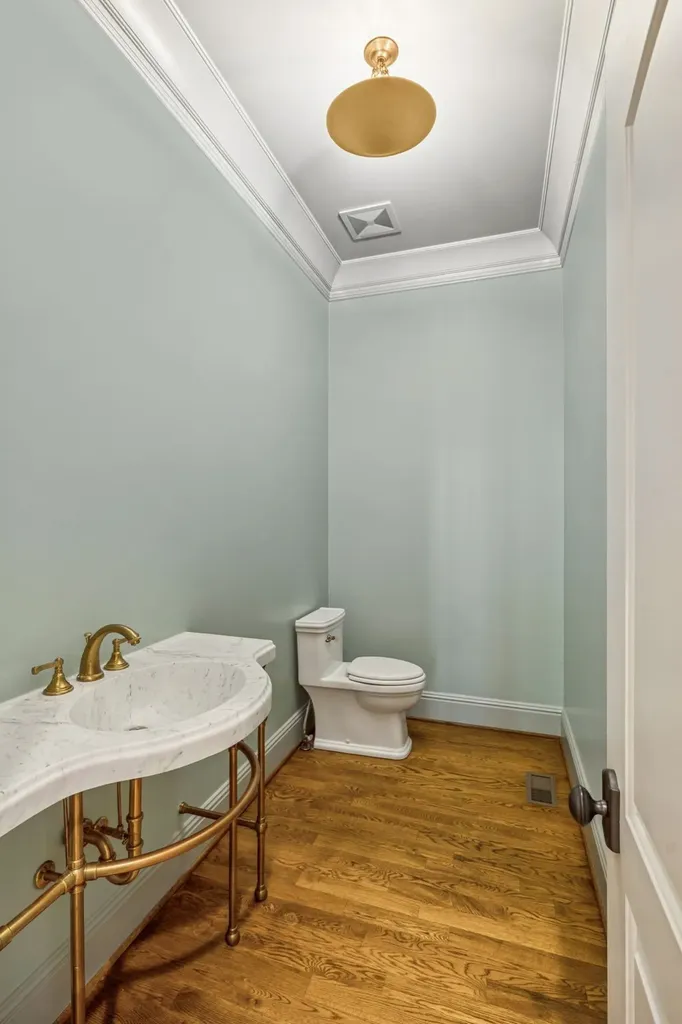 1810 Tyne Boulevard Nashville TN 37215