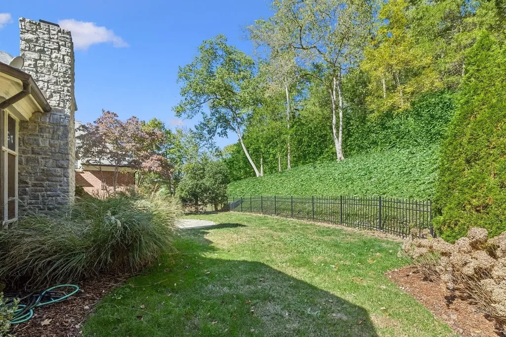 1810 Tyne Boulevard Nashville TN 37215