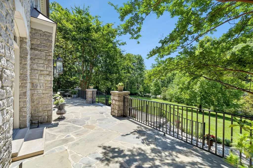 1810 Tyne Boulevard Nashville TN 37215