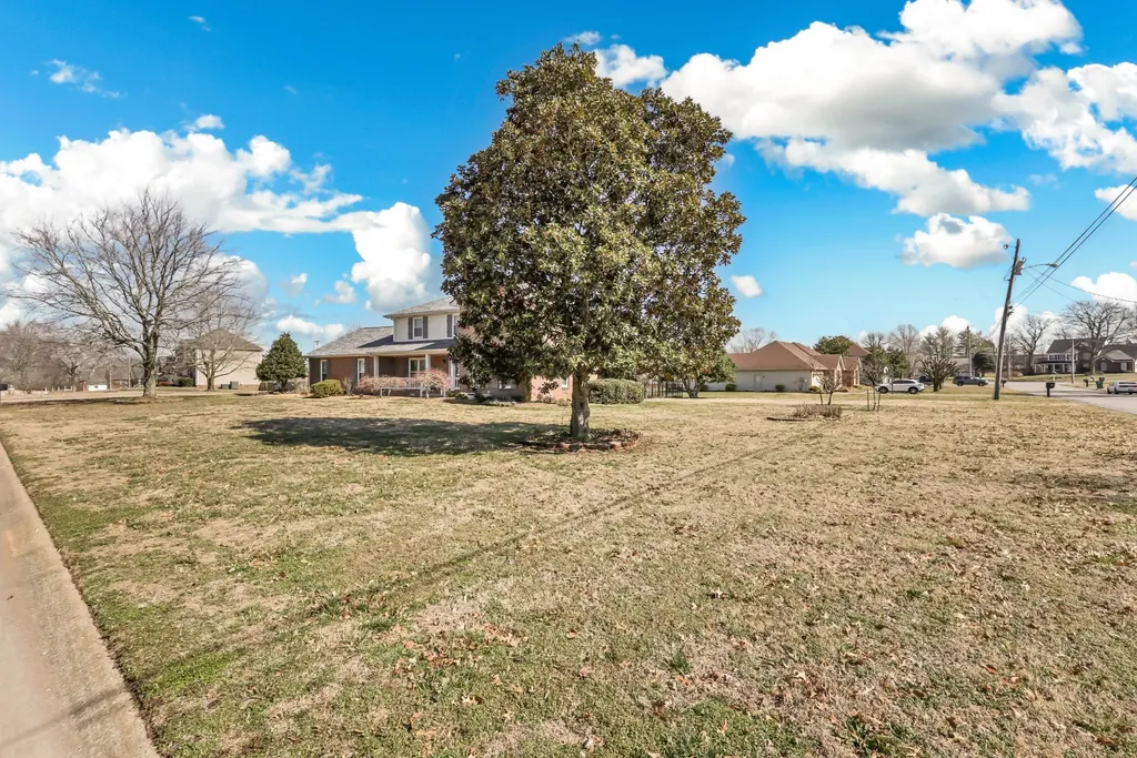 2207 Tom Drive Clarksville TN 37043
