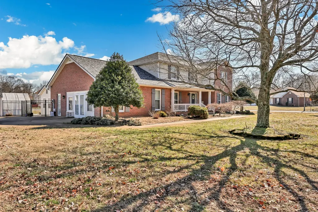 2207 Tom Drive Clarksville TN 37043