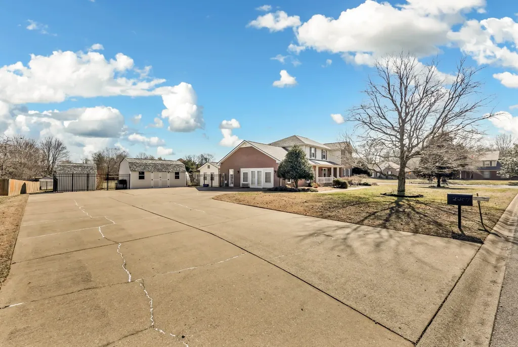 2207 Tom Drive Clarksville TN 37043