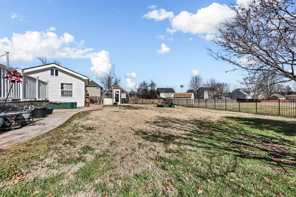 2207 Tom Drive Clarksville TN 37043