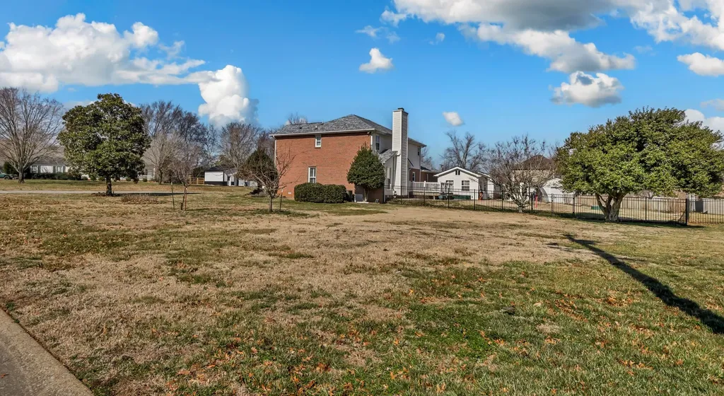 2207 Tom Drive Clarksville TN 37043