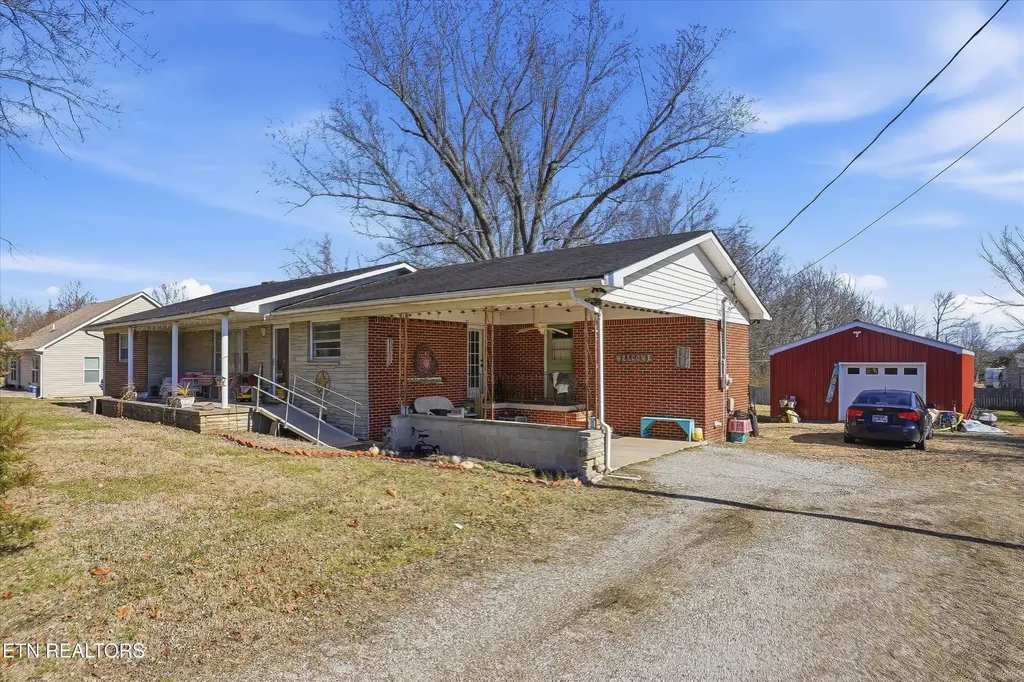 415 N 1st Avenue Baxter TN 38544