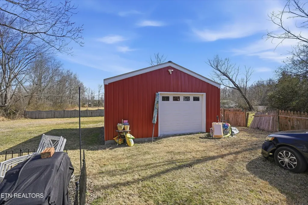 415 N 1st Avenue Baxter TN 38544