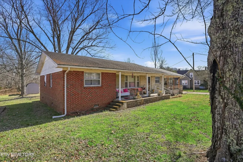 415 N 1st Avenue Baxter TN 38544