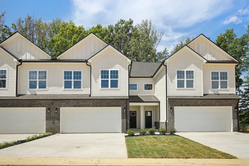1048 Stagecoach Drive White House TN 37188
