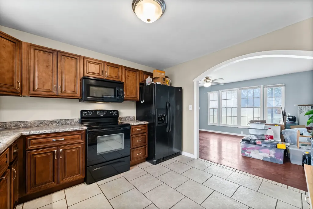 36 Charlemagne Boulevard Clarksville TN 37042