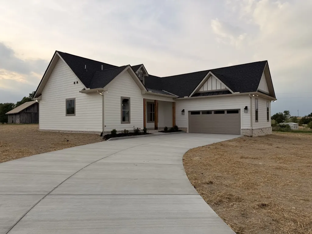 2647 Pleasant Grove Road Westmoreland TN 37186