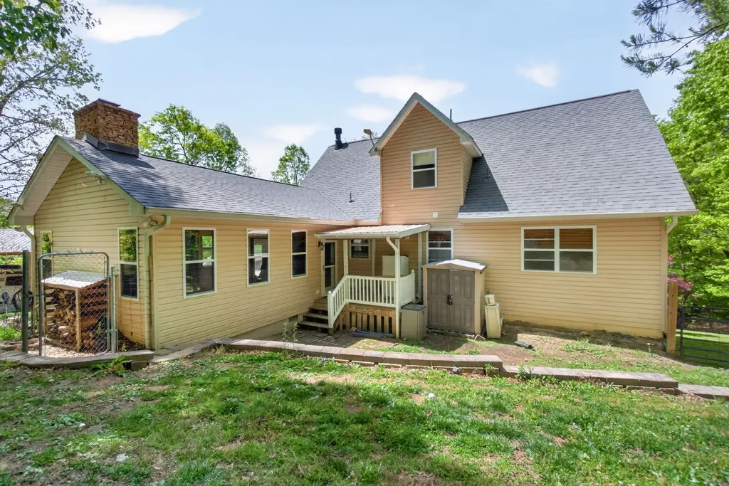 2144 Street Place Loop Monterey TN 38574
