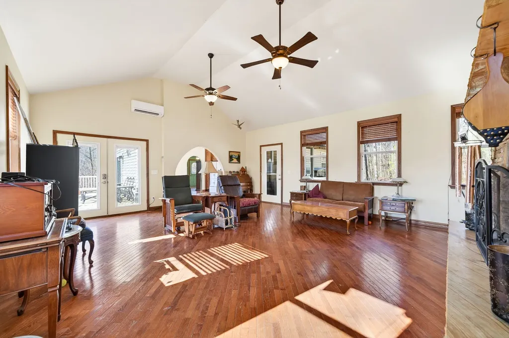 2144 Street Place Loop Monterey TN 38574