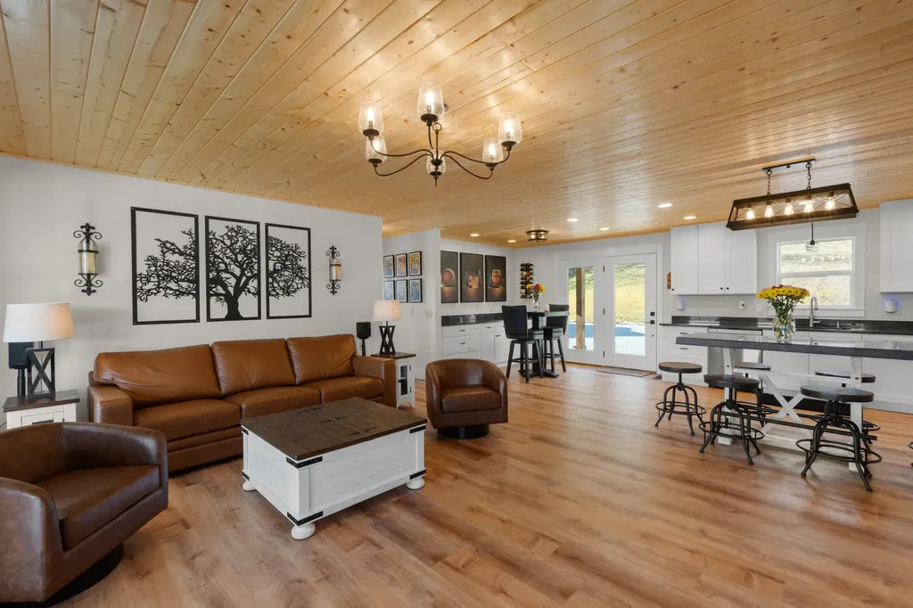 1447 W Beaverdam Road Centerville TN 37033