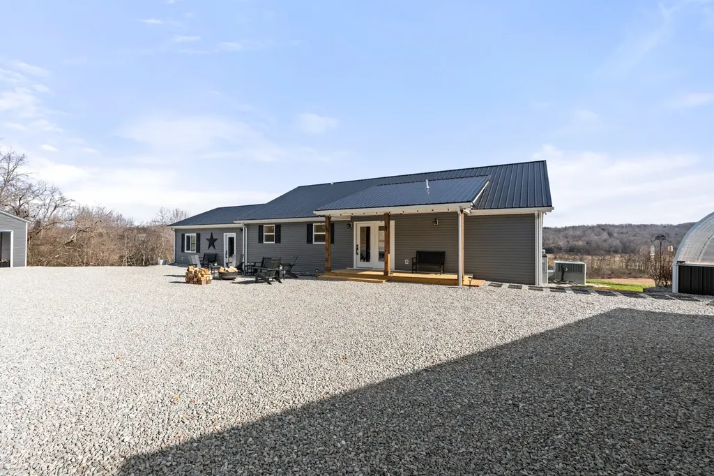 1447 W Beaverdam Road Centerville TN 37033
