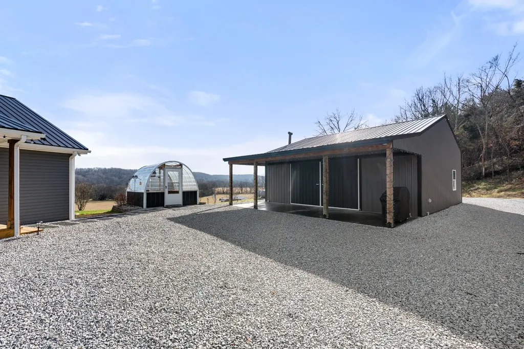 1447 W Beaverdam Road Centerville TN 37033