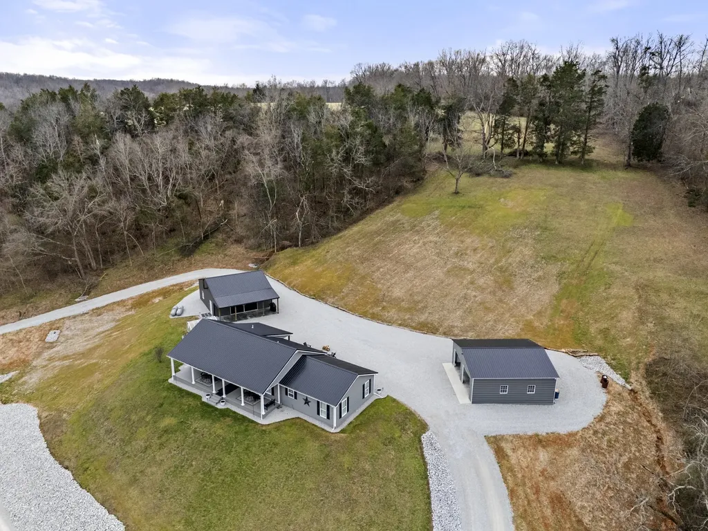 1447 W Beaverdam Road Centerville TN 37033