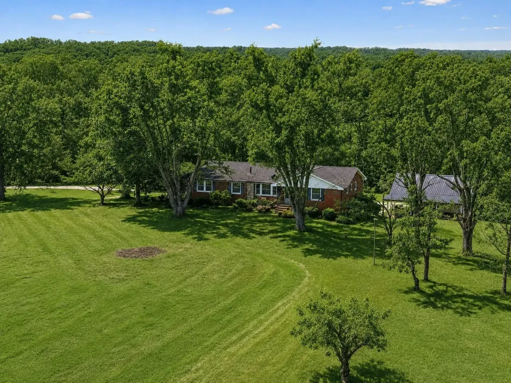 526 W Boiling Springs Road Portland TN 37148