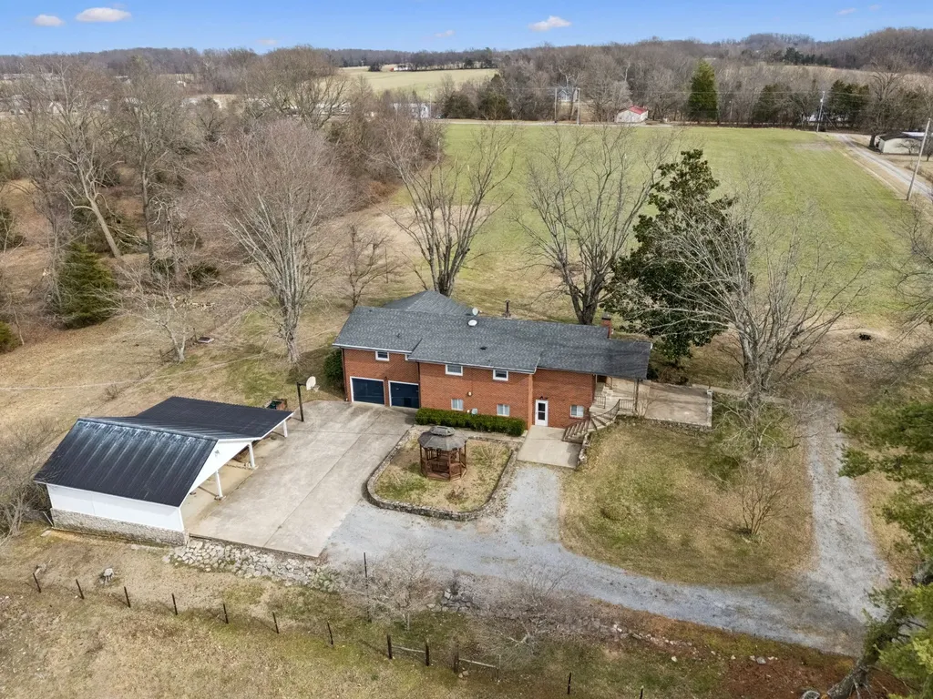 526 W Boiling Springs Road Portland TN 37148