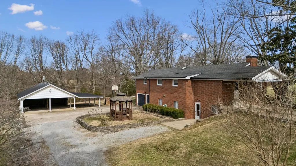 526 W Boiling Springs Road Portland TN 37148