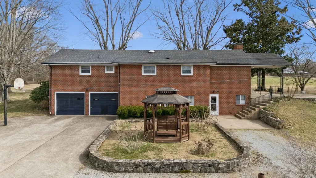 526 W Boiling Springs Road Portland TN 37148