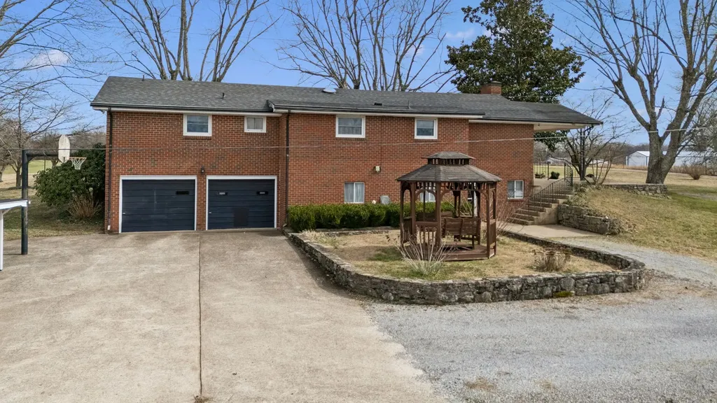 526 W Boiling Springs Road Portland TN 37148