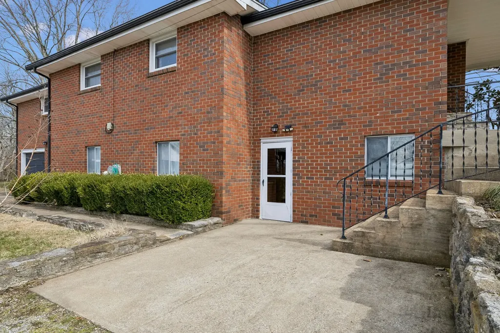 526 W Boiling Springs Road Portland TN 37148