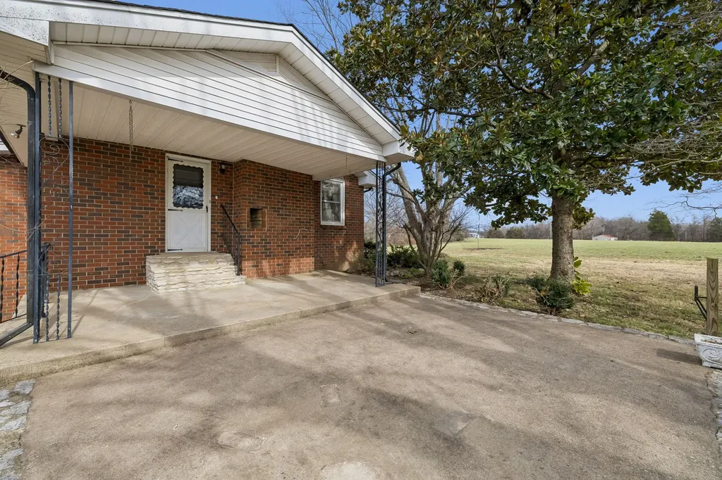 526 W Boiling Springs Road Portland TN 37148