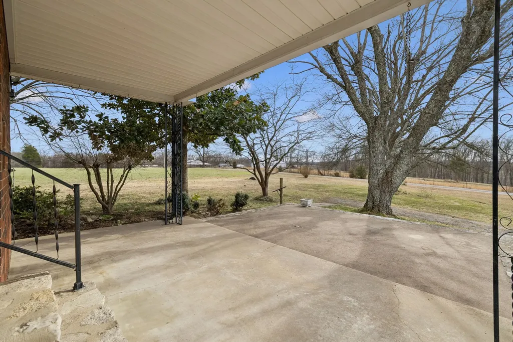 526 W Boiling Springs Road Portland TN 37148