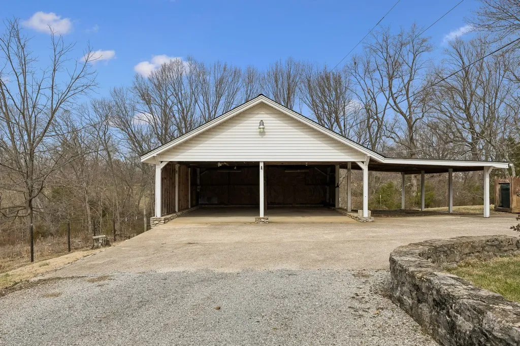 526 W Boiling Springs Road Portland TN 37148