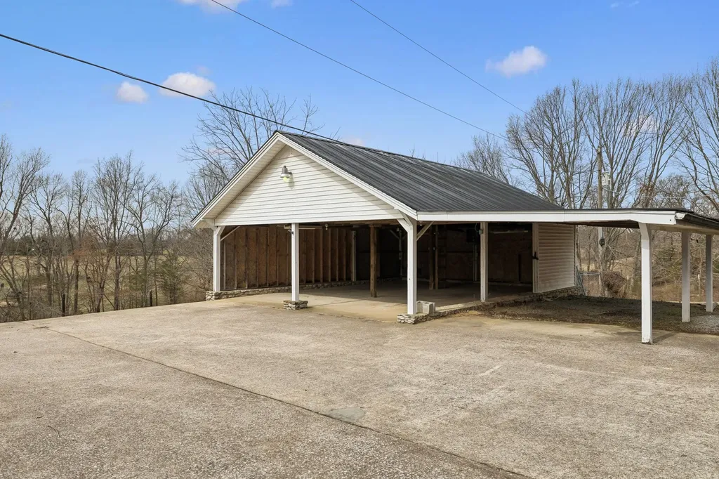 526 W Boiling Springs Road Portland TN 37148