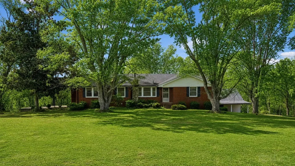 526 W Boiling Springs Road Portland TN 37148