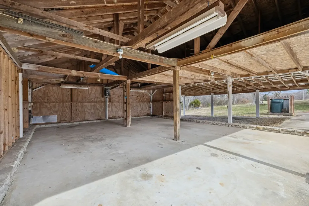 526 W Boiling Springs Road Portland TN 37148
