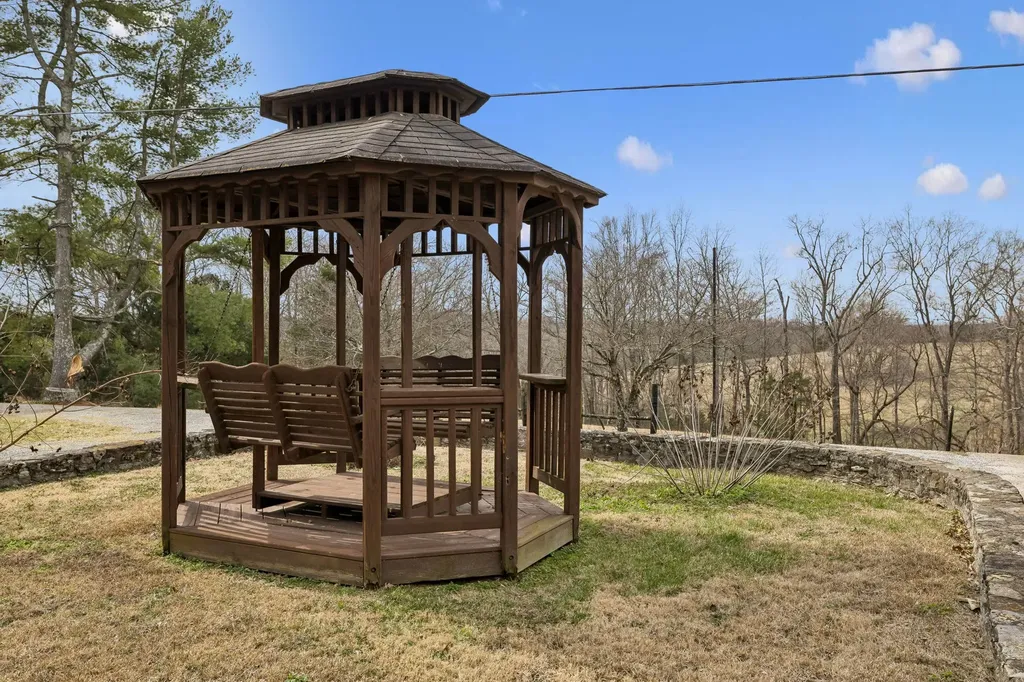 526 W Boiling Springs Road Portland TN 37148