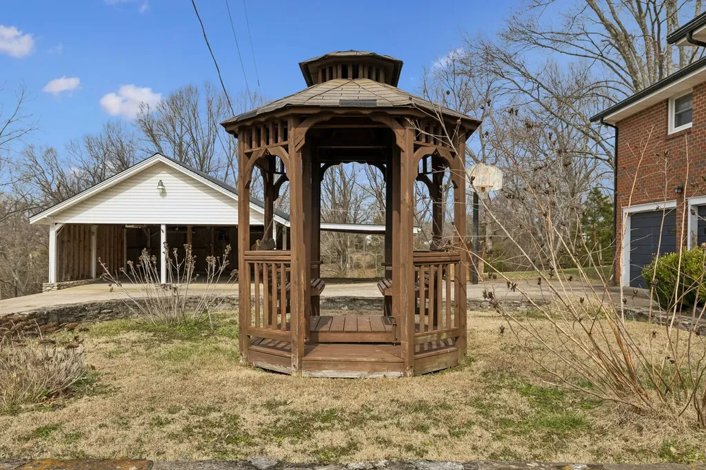 526 W Boiling Springs Road Portland TN 37148