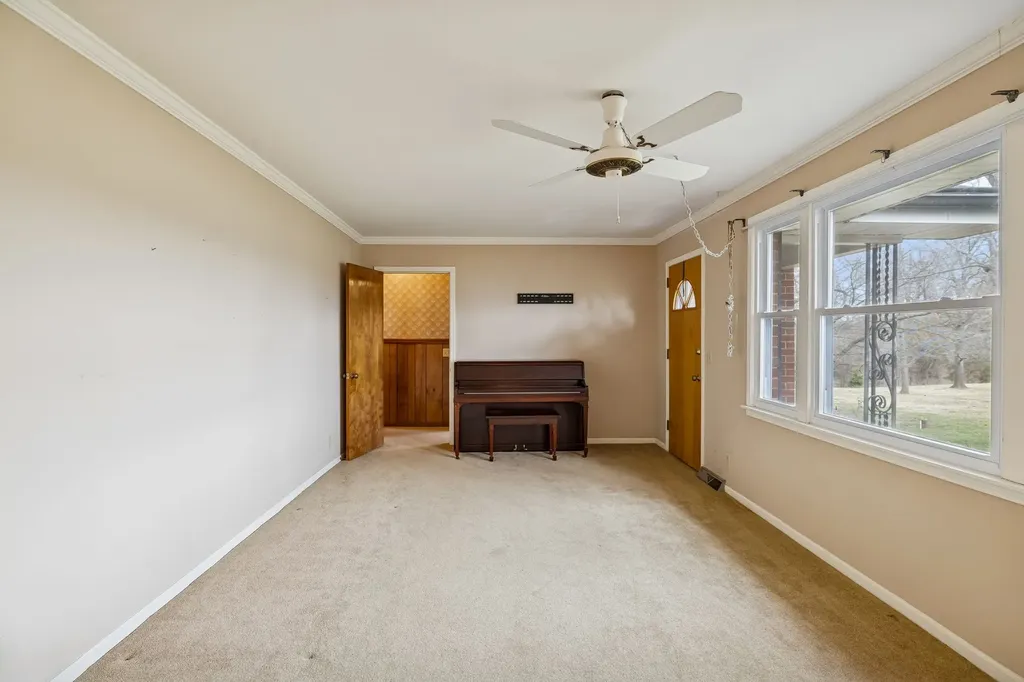 526 W Boiling Springs Road Portland TN 37148